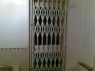 Single Collapsable Gate
